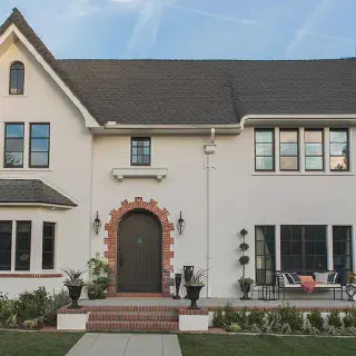 /img/4887-drews-honeymoon-house-final-look.webp