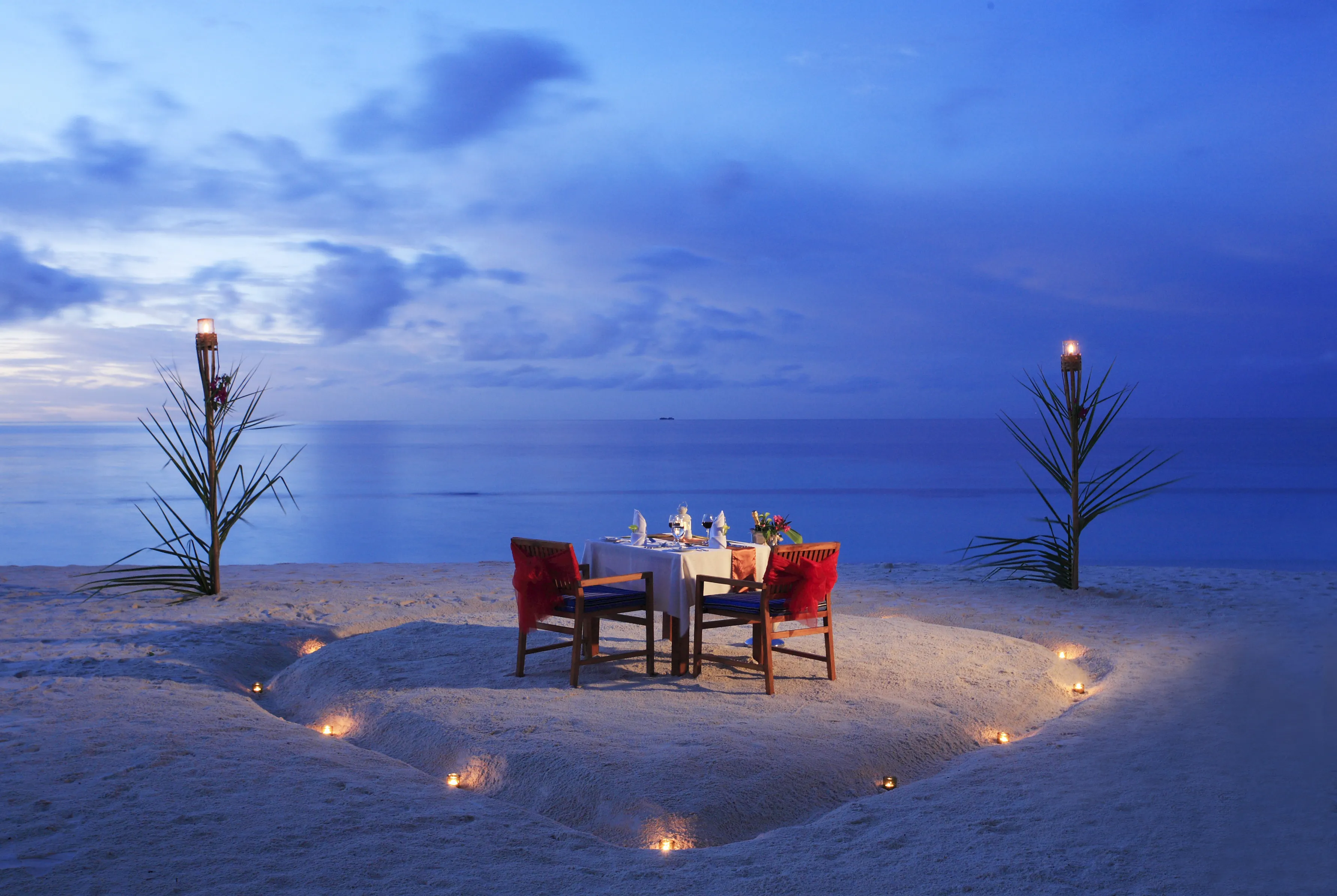 /img/4980-luxurious-resort.webp