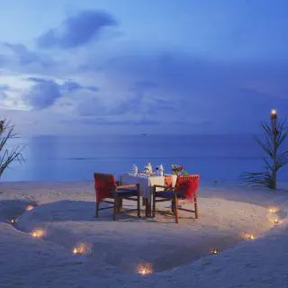 /img/4980-luxurious-resort.webp