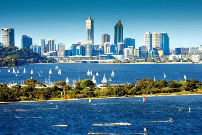 /img/5020-perth-honeymoon-couple.webp