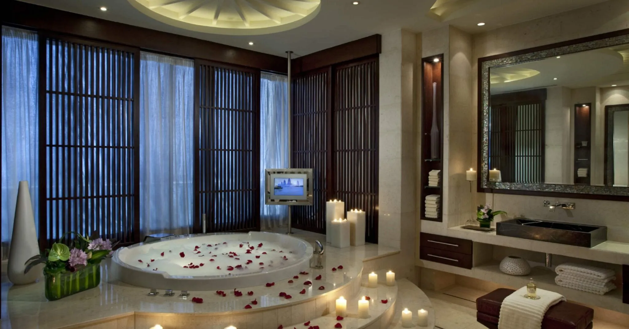 5123 jacuzzi honeymoon suite beach