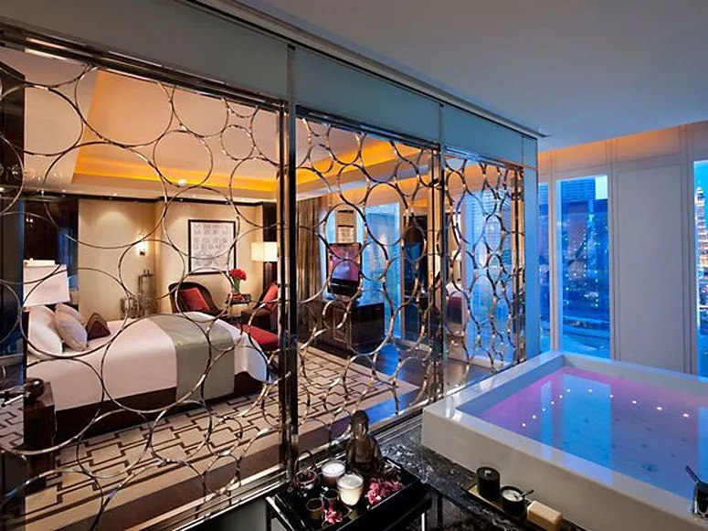 5123 jacuzzi honeymoon suite city