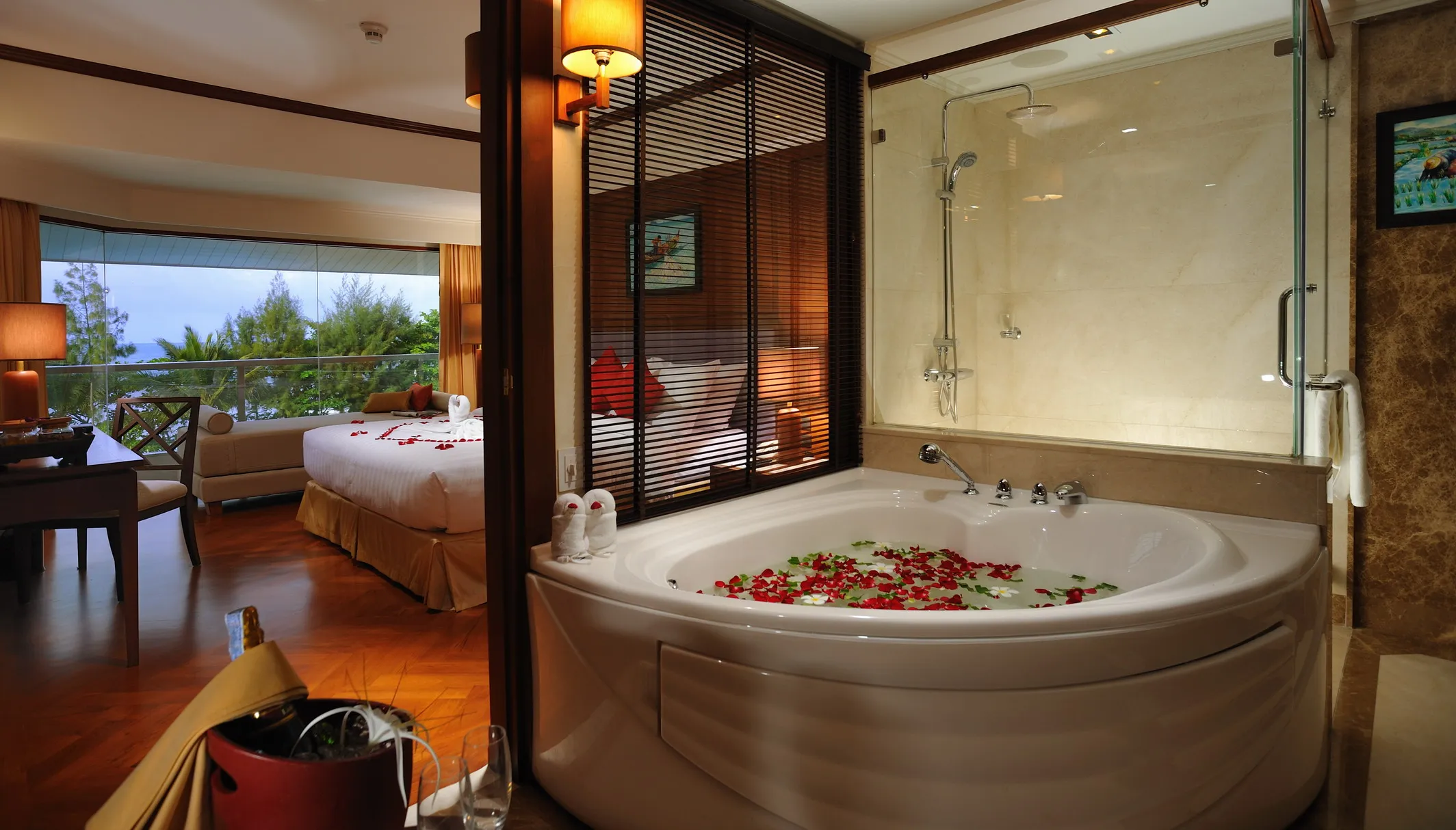 5123 jacuzzi honeymoon suite mountain