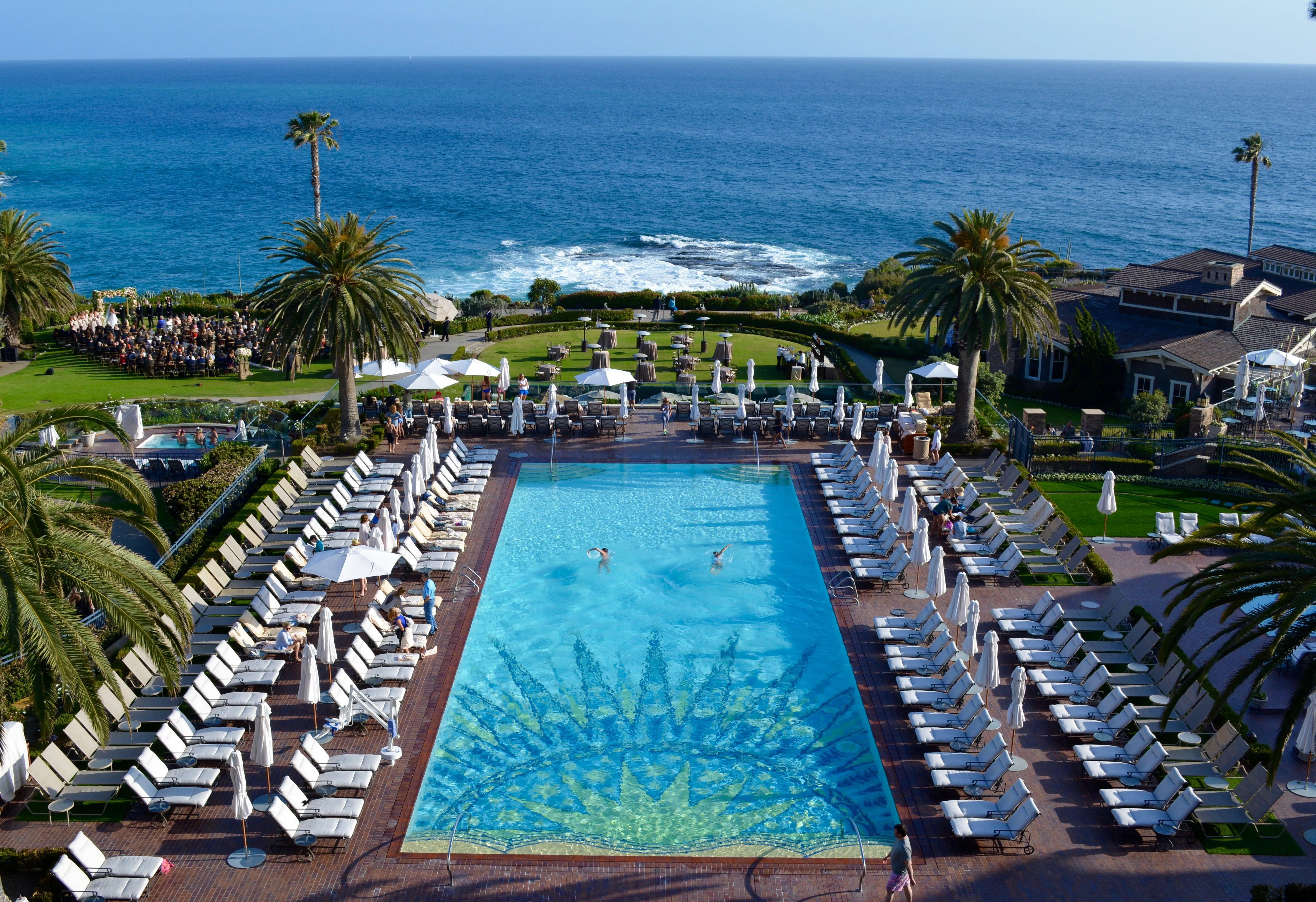 /img/5139-laguna-beach-couple-beach.webp